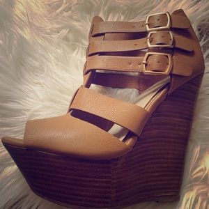Aldo High wedge shoe size 8 ALDO